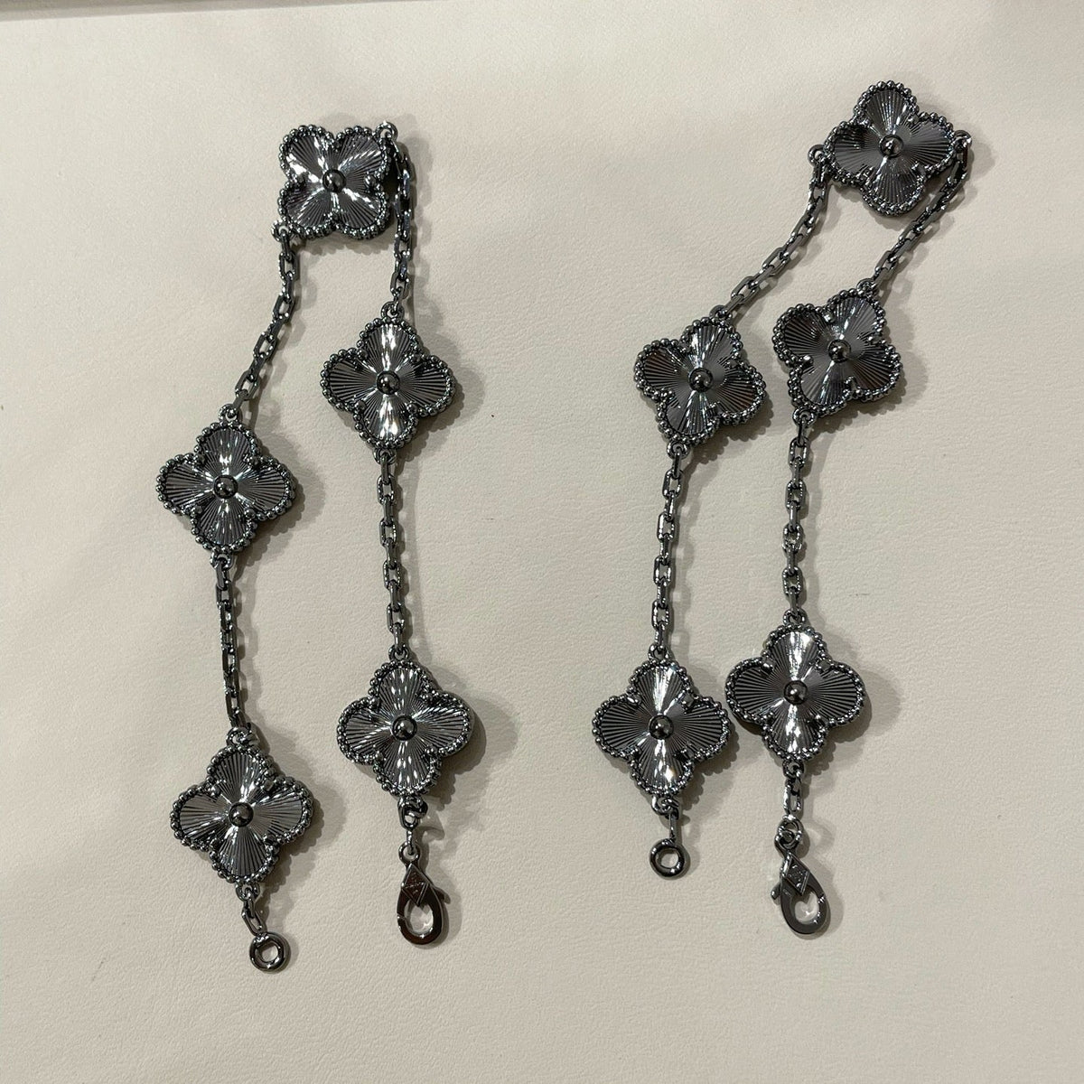 [MIRA]New CLOVER 5 MOTIF BLACK BRACELET