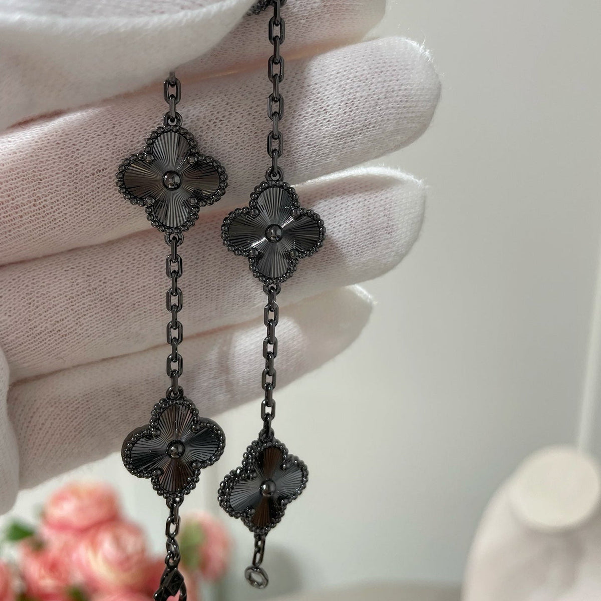 [MIRA]New CLOVER 5 MOTIF BLACK BRACELET