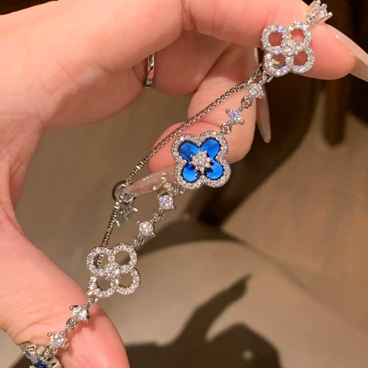 ??MIRA?¡¥CLOVER 5 MOTIF PINK BLUE RED WHITE BRACELET