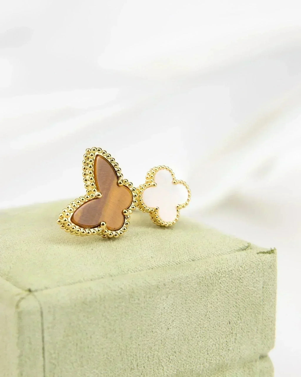??MIRA?¡¥LUCKY BETWEEN THE FINGER RING