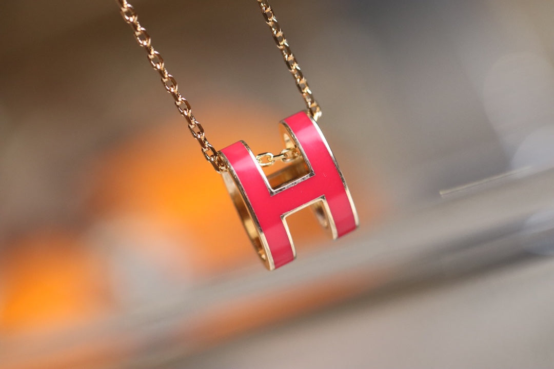 ??MIRA?¡¥POP H PEDANT PINK GOLD