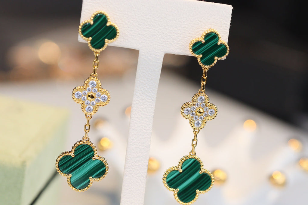 ??MIRA?¡¥CLOVER EARRINGS GOLD MALACHITE DIAMOND 3 MOTIF