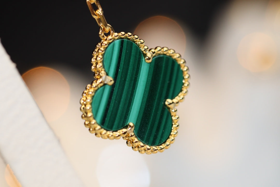 ??MIRA?¡¥CLOVER EARRINGS GOLD MALACHITE DIAMOND 3 MOTIF