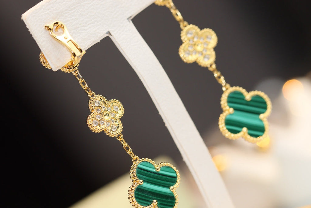 ??MIRA?¡¥CLOVER EARRINGS GOLD MALACHITE DIAMOND 3 MOTIF
