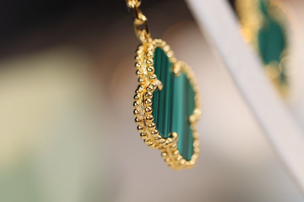 ??MIRA?¡¥CLOVER EARRINGS GOLD MALACHITE DIAMOND 3 MOTIF