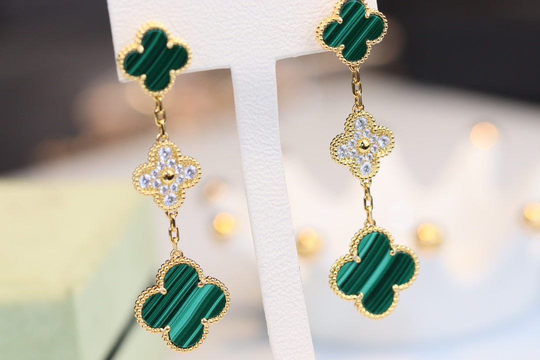 ??MIRA?¡¥CLOVER EARRINGS GOLD MALACHITE DIAMOND 3 MOTIF