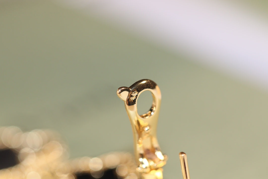 ??MIRA?¡¥CLOVER EARRINGS GOLD ONYX MOP 3 MOTIF