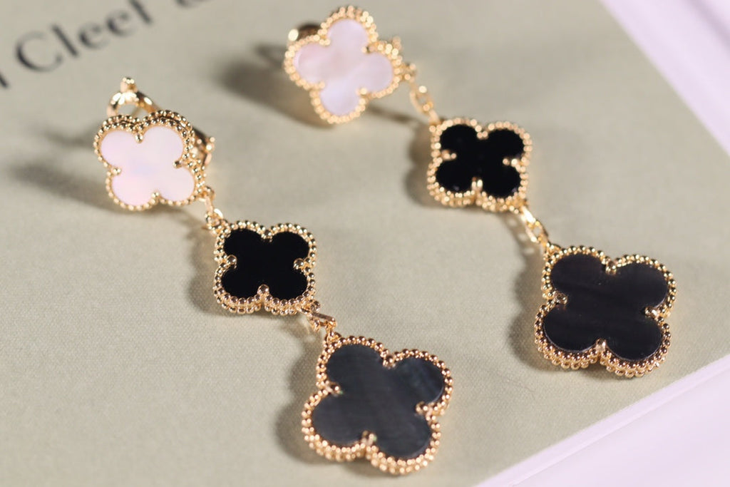 ??MIRA?¡¥CLOVER EARRINGS GOLD ONYX MOP 3 MOTIF