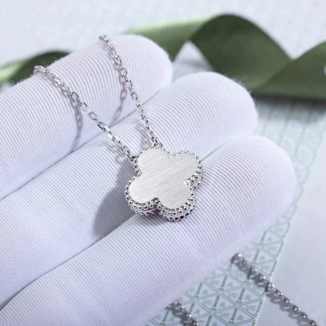 ??MIRA?¡¥CLOVER  15MM DIAMOND LASER NECKLACE SILVER