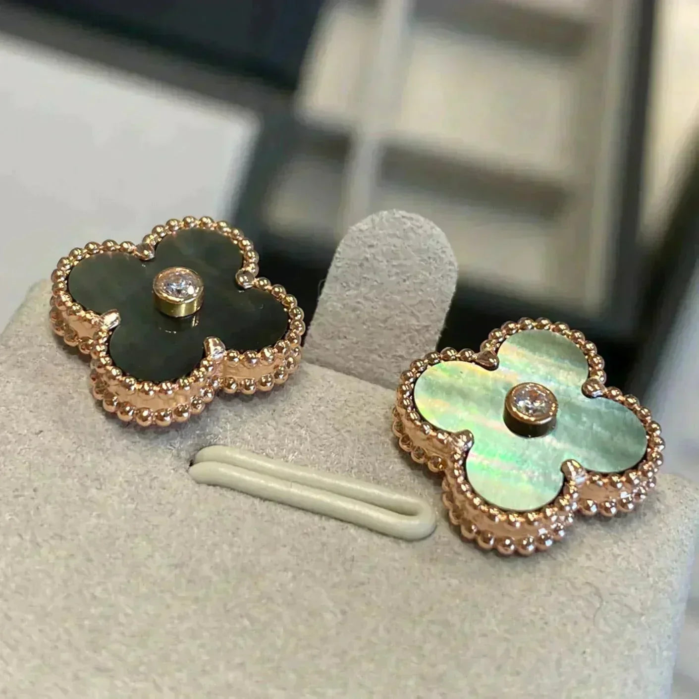 ??MIRA?¡¥CLOVER MEDIUM 1 MOTIFS GRAY MOP  DIAMOND EARRINGS