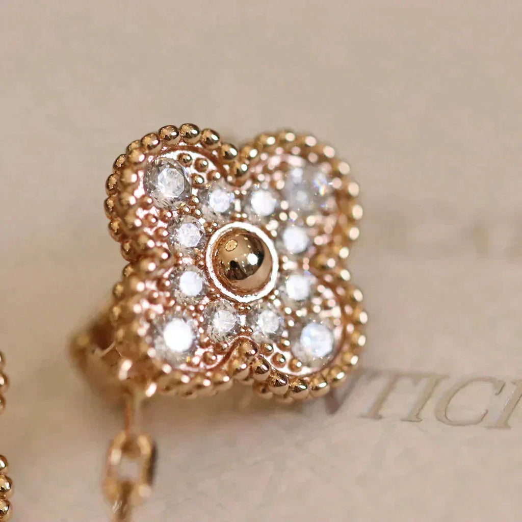 ??MIRA?¡¥CLOVER MEDIUM 1 MOTIFS FUll DIAMOND EARRINGS