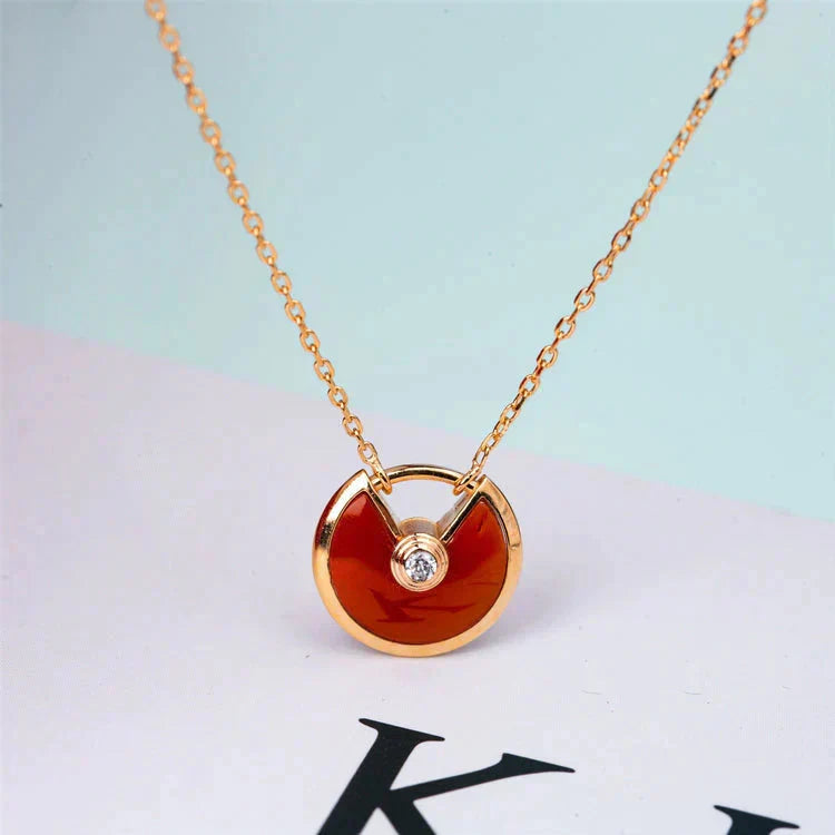 ??MIRA?¡¥AMULETTE GOLD CARNELIAN ONYX NECKLACE