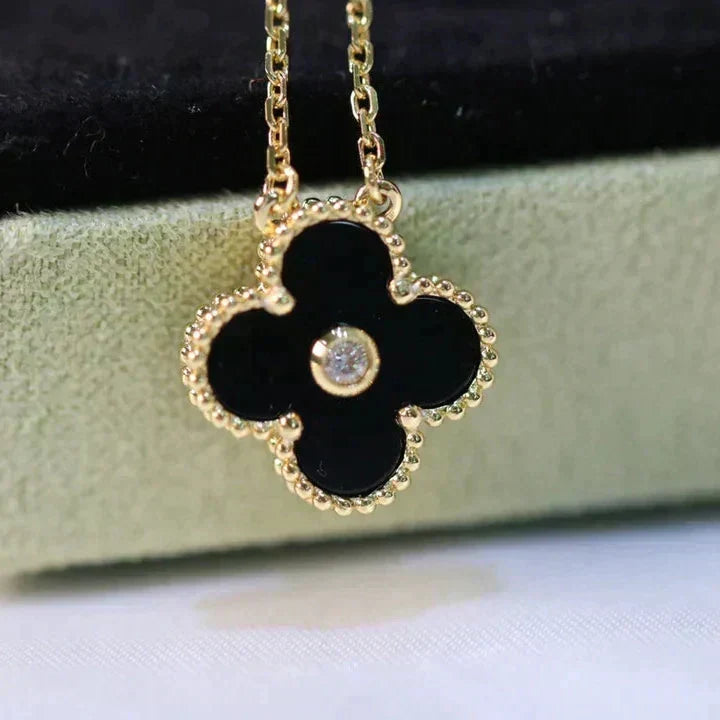 ??MIRA?¡¥CLOVER 15MM DIAMOND ONYX NECKLACE