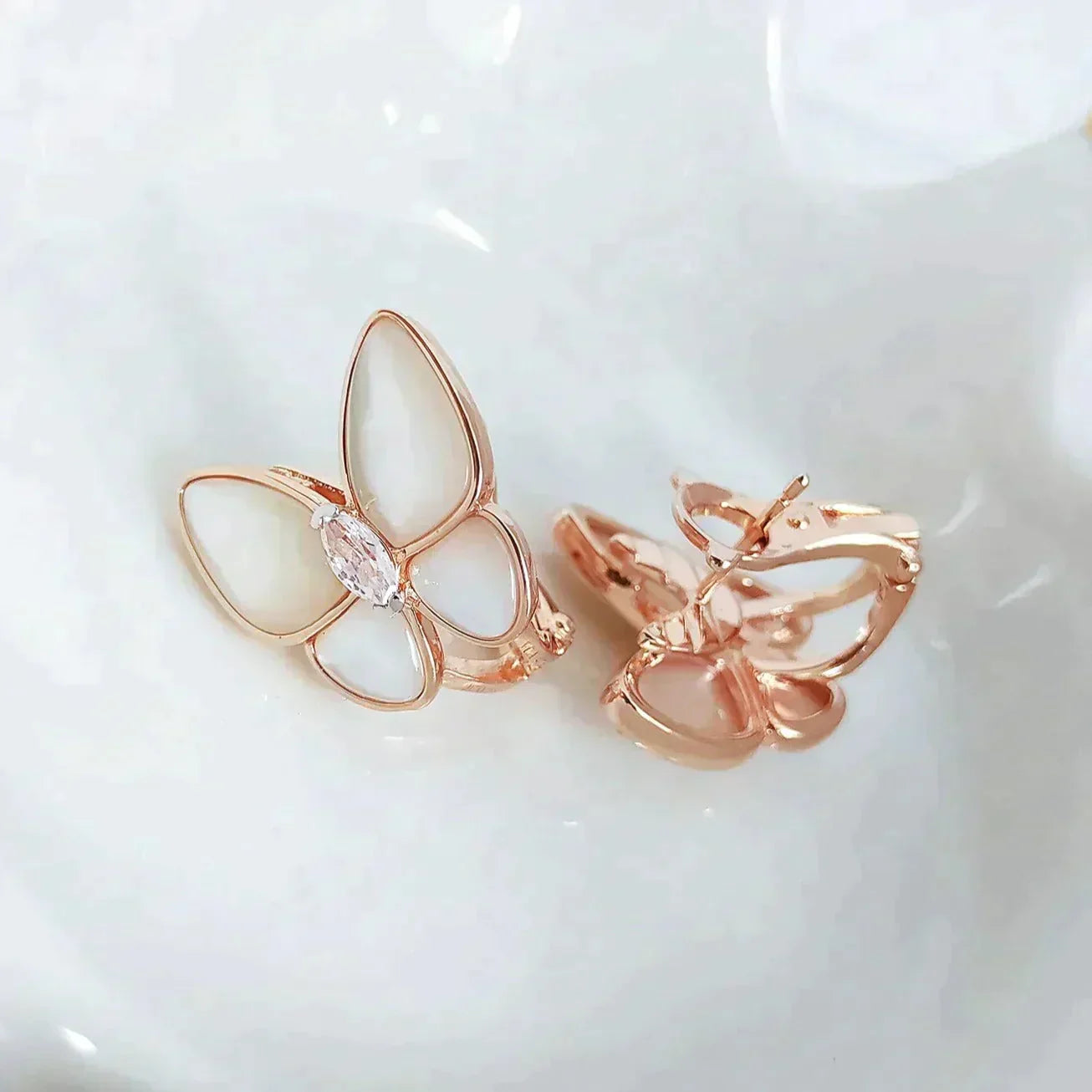 ??MIRA?¡¥BUTTERFLY MOP DIAMOND EARRINGS