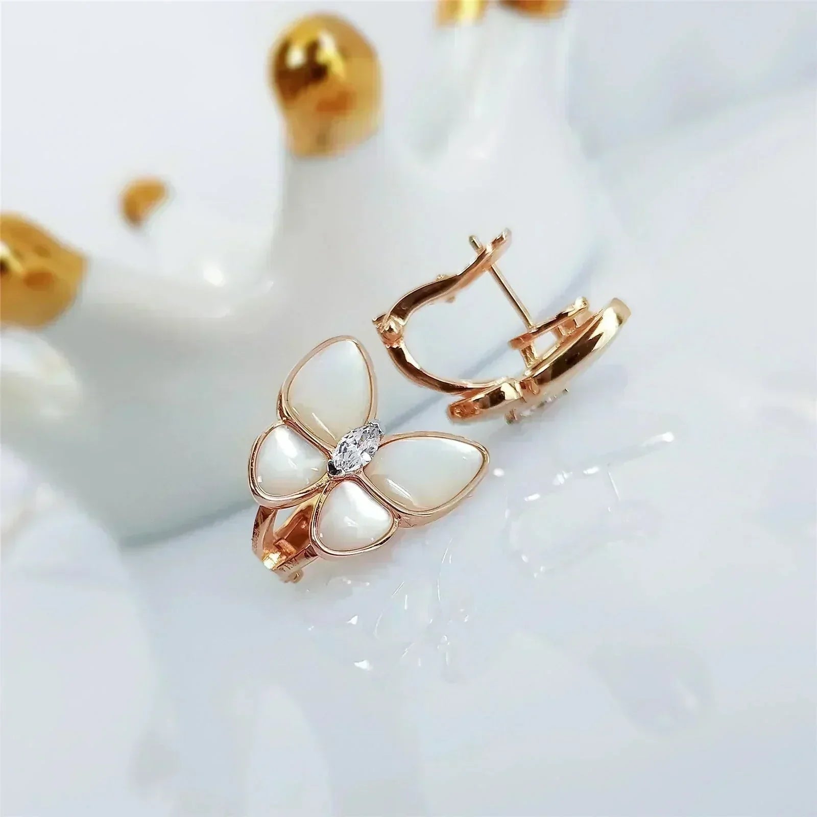 ??MIRA?¡¥BUTTERFLY MOP DIAMOND EARRINGS
