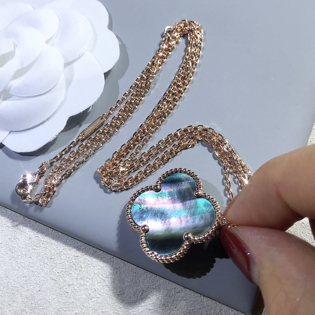 ??MIRA?¡¥CLOVER 25MM GOLD DARK MOP BIG CLOVER NECKLACE