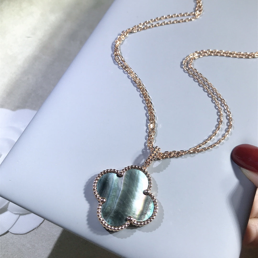 ??MIRA?¡¥CLOVER 25MM GOLD DARK MOP BIG CLOVER NECKLACE