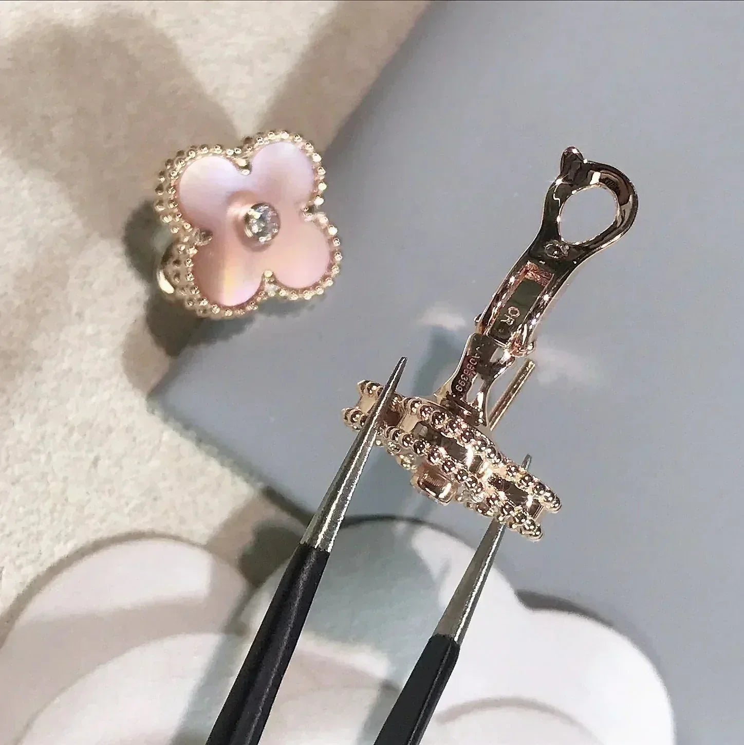 ??MIRA?¡¥CLOVER MEDIUM 1 MOTIFS  PINK MOP DIAMOND EARRINGS