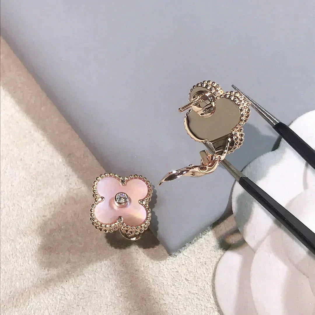 ??MIRA?¡¥CLOVER MEDIUM 1 MOTIFS  PINK MOP DIAMOND EARRINGS