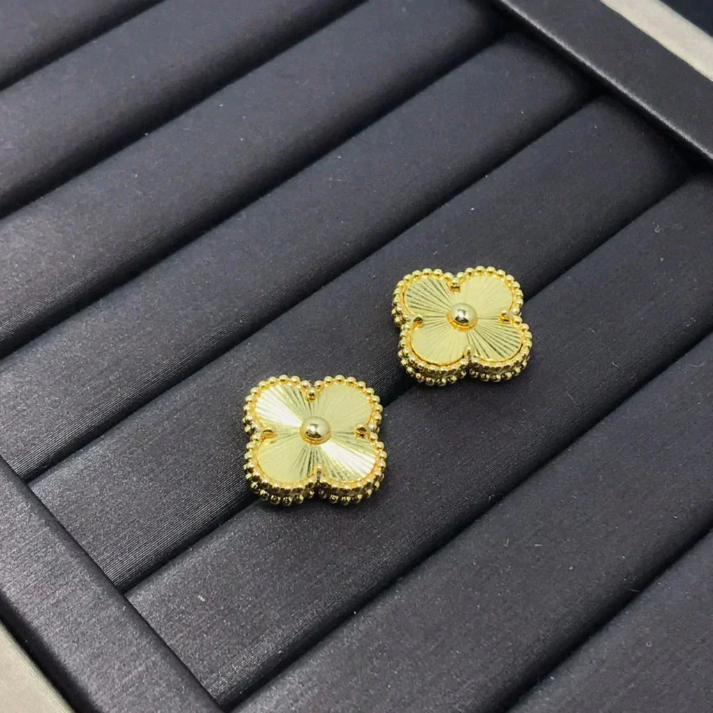 ??MIRA?¡¥CLOVER MINI 9.5MM LASER EARRINGS