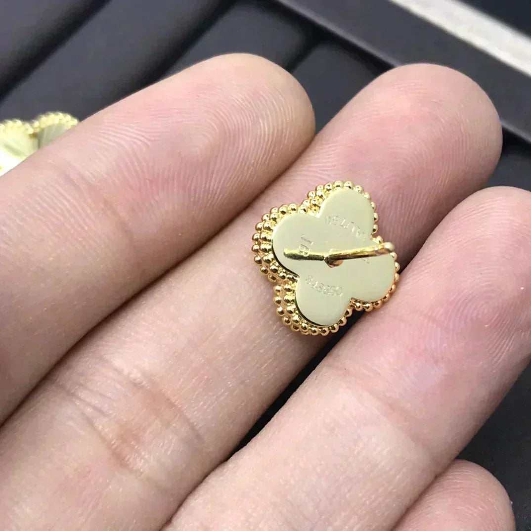 ??MIRA?¡¥CLOVER MINI 9.5MM LASER EARRINGS