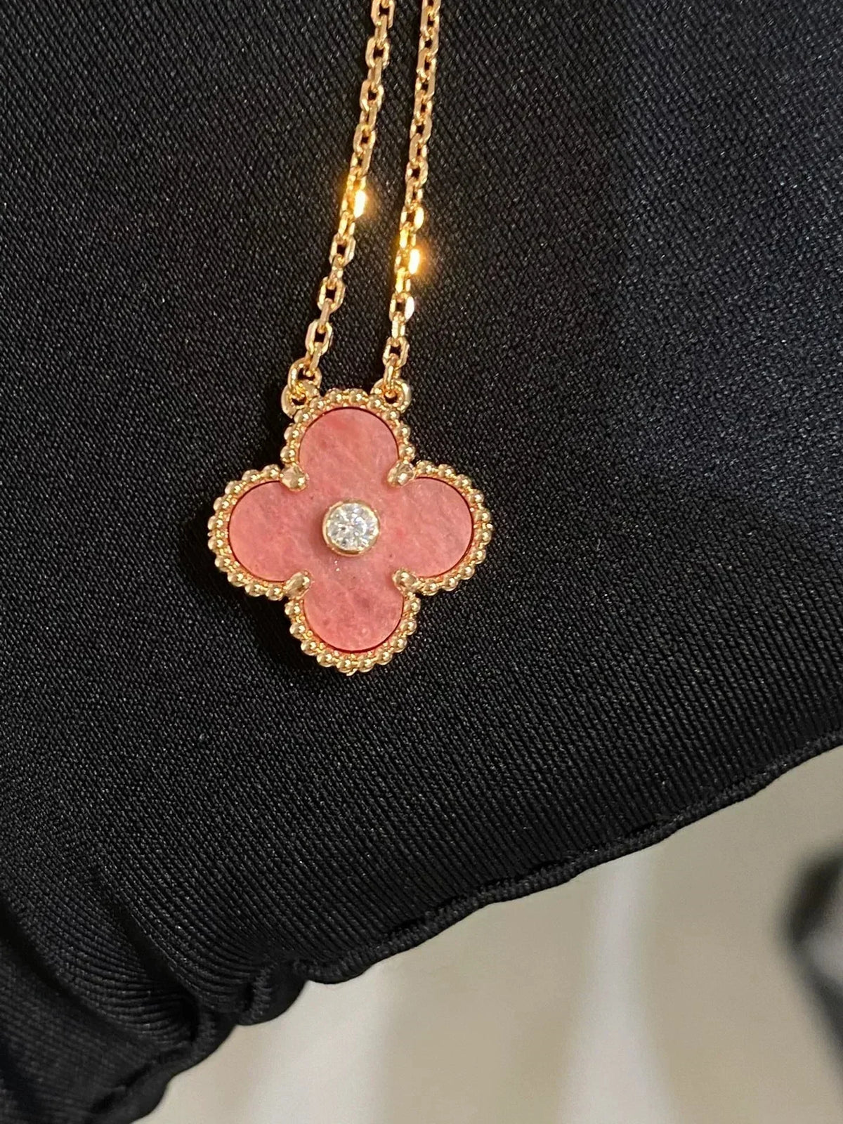 ??MIRA?¡¥CLOVER 15MM DIAMOND RHODONITE NECKLACE