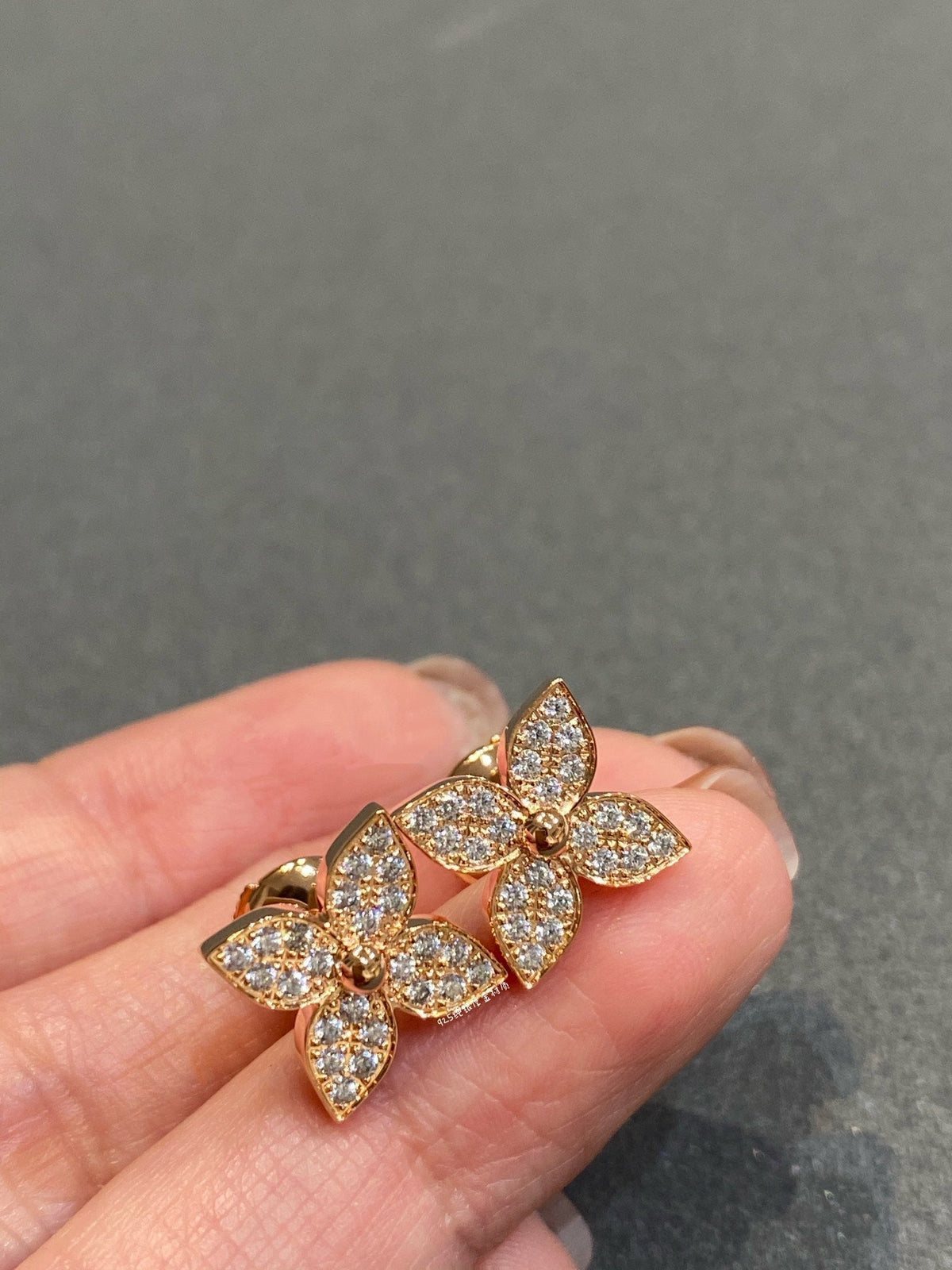 ??MIRA?¡¥STAR DIAMOND EARRINGS