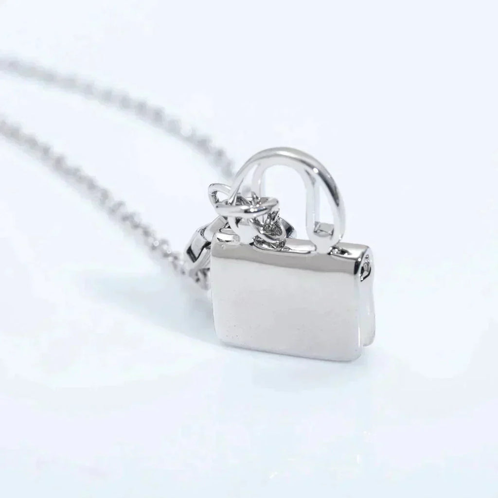 ??MIRA?¡¥AMULETTE PEDANT SILVER NECKLACE