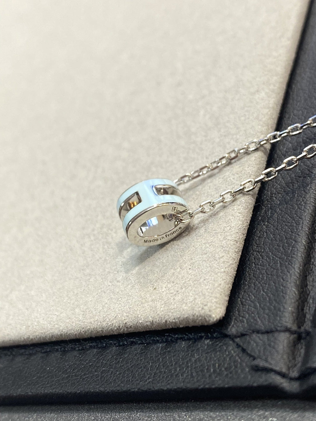 ??MIRA?¡¥POP H LIGHT BLUE NECKLACE