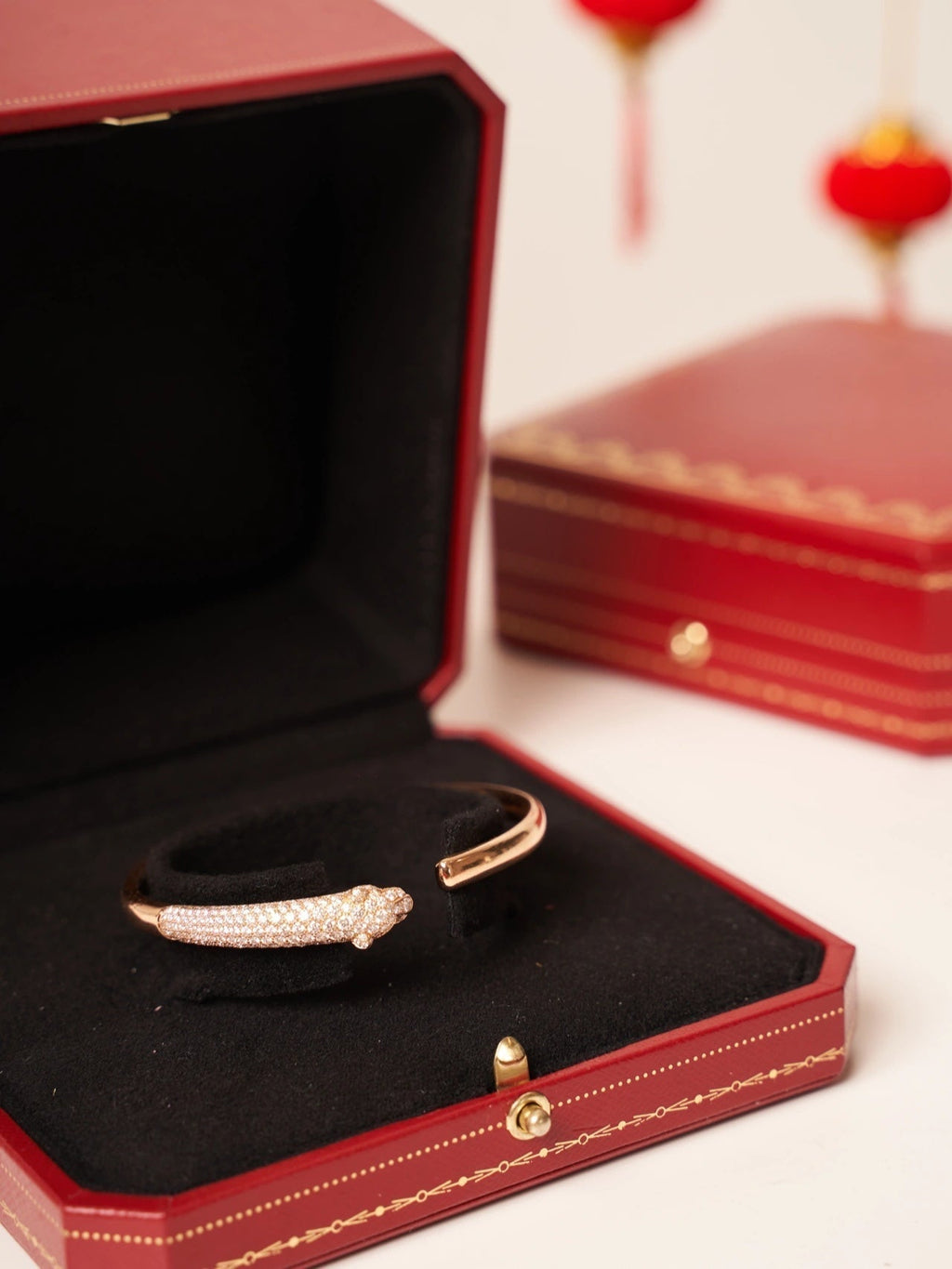 ??MIRA?¡¥PANTHERE ROSE GOLD DIAMOND OPEN BRACELET