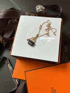 ??MIRA?¡¥CONSTANCE BLACK PEDANT PINK GOLD NECKLACE