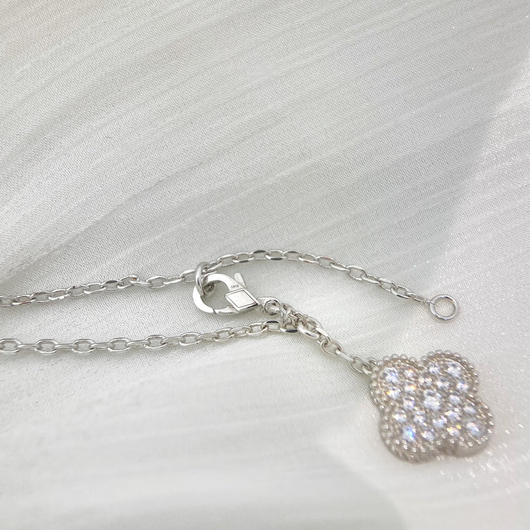 ??MIRA?¡¥CLOVER 5 MOTIFS SILVER DIAMONDS NECKLACE