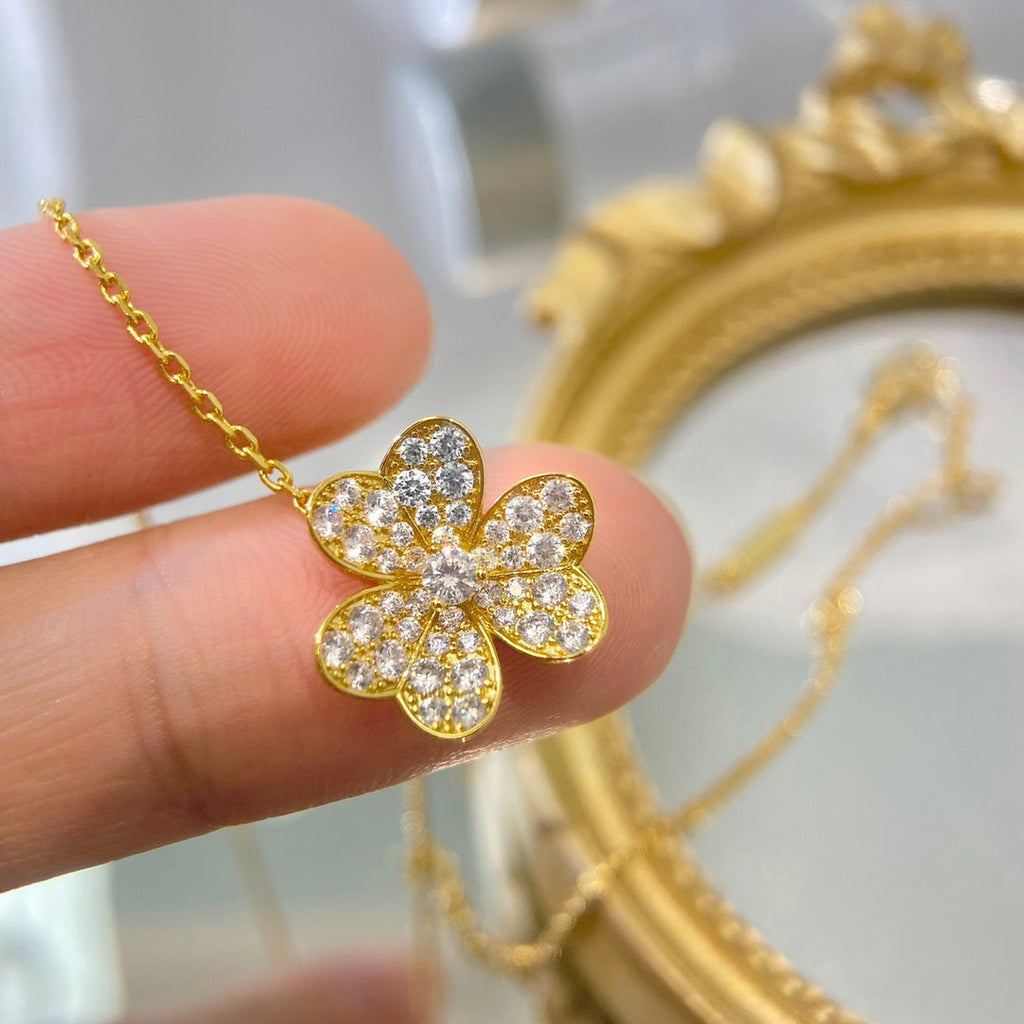 ??MIRA?¡¥FLOWER DIAMOND NECKLACE