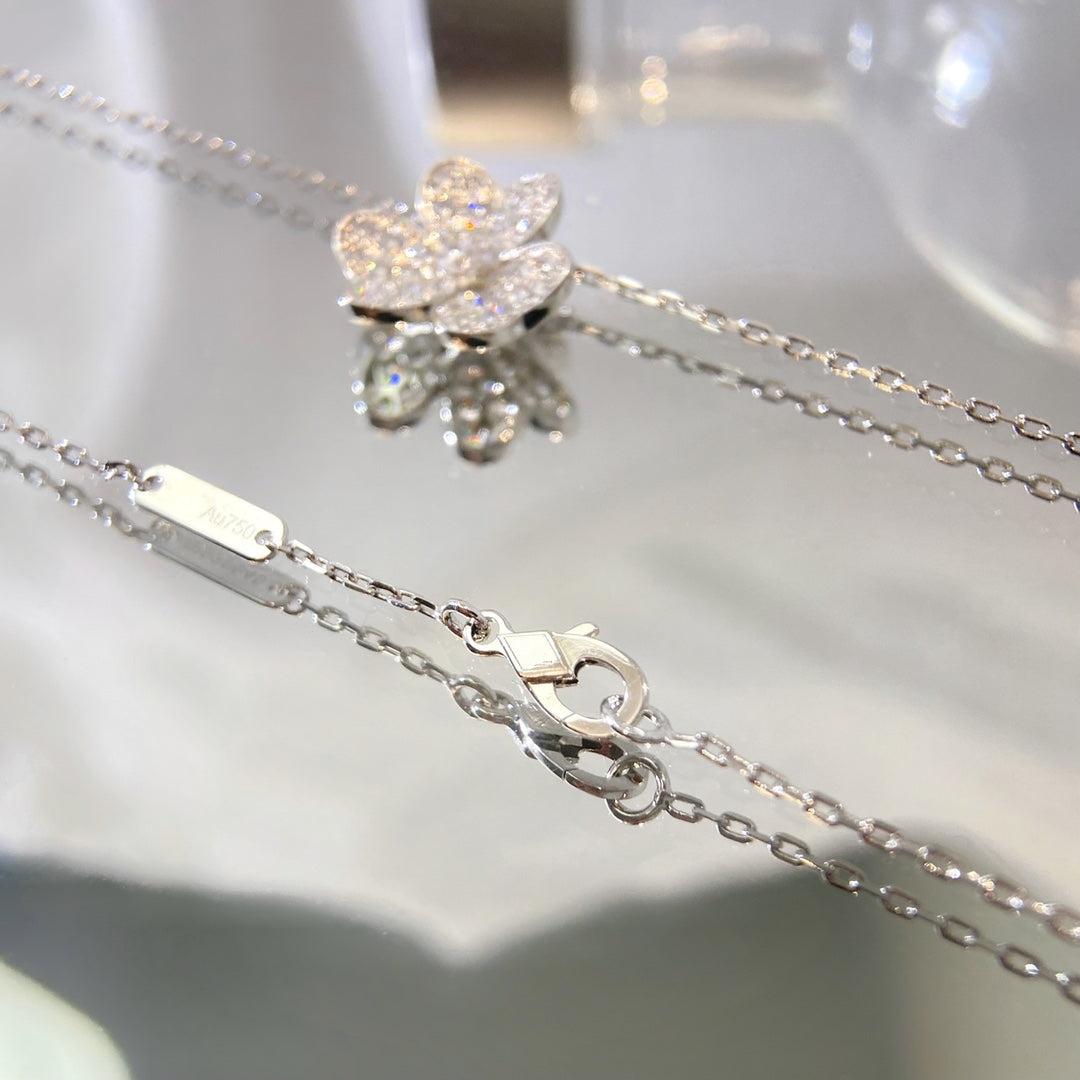 ??MIRA?¡¥FLOWER DIAMOND NECKLACE