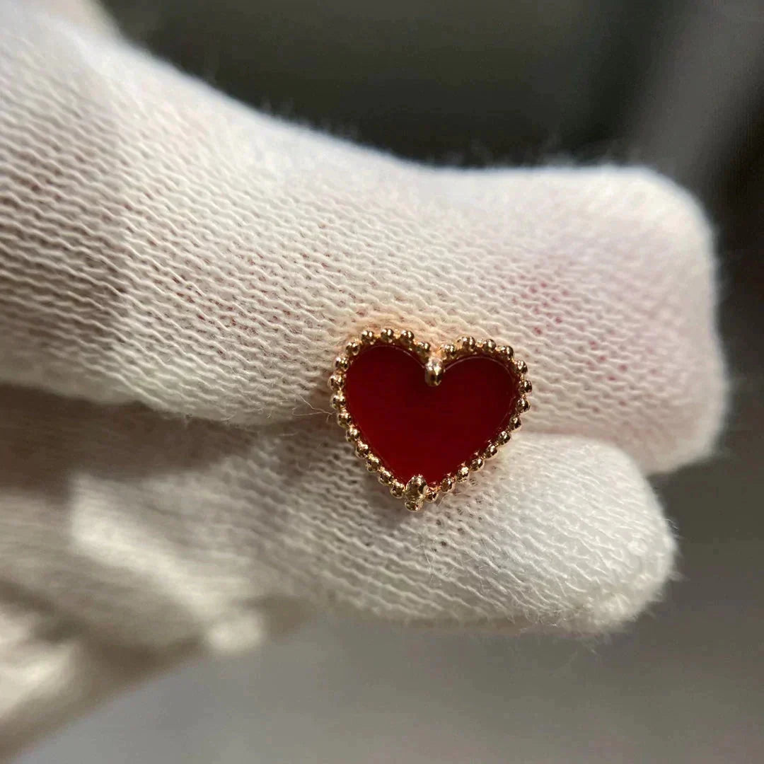 ??MIRA?¡¥HEART CARNELIAN STUD EARRINGS