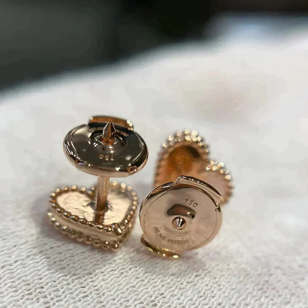 ??MIRA?¡¥HEART CARNELIAN STUD EARRINGS