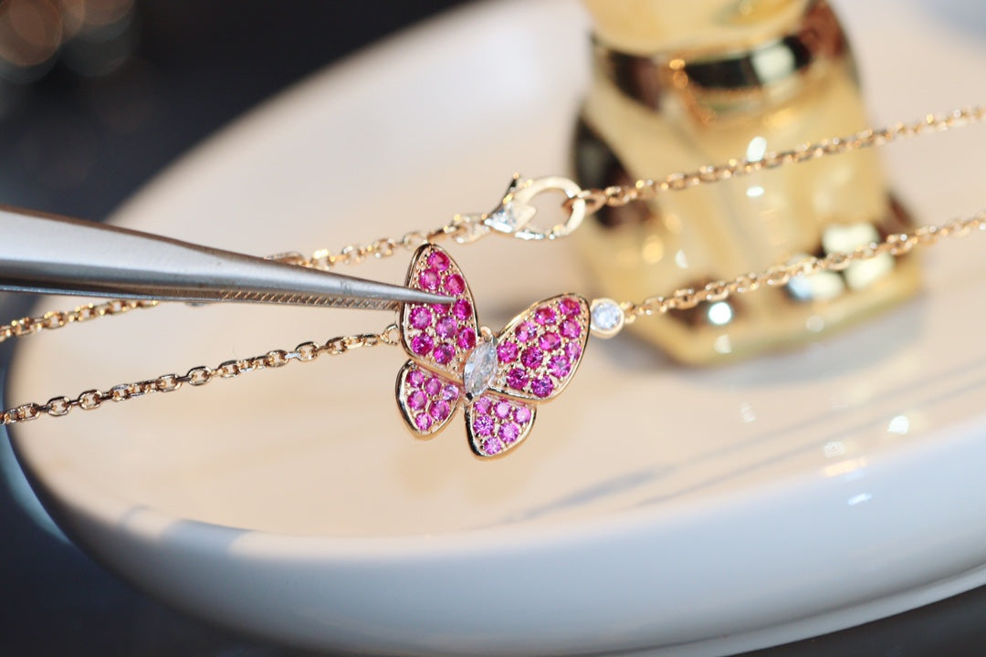 ??MIRA?¡¥BUTTERFLY RED DIAMOND ROSE GOLD NECKLACE