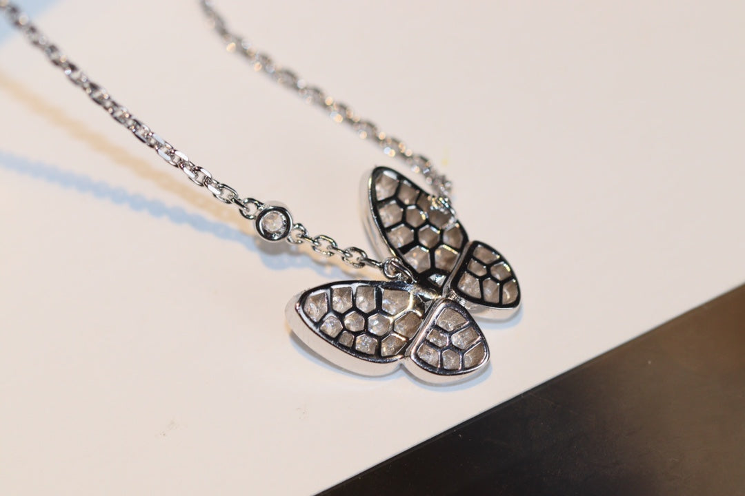 ??MIRA?¡¥BUTTERFLY DIAMOND NECKLACE