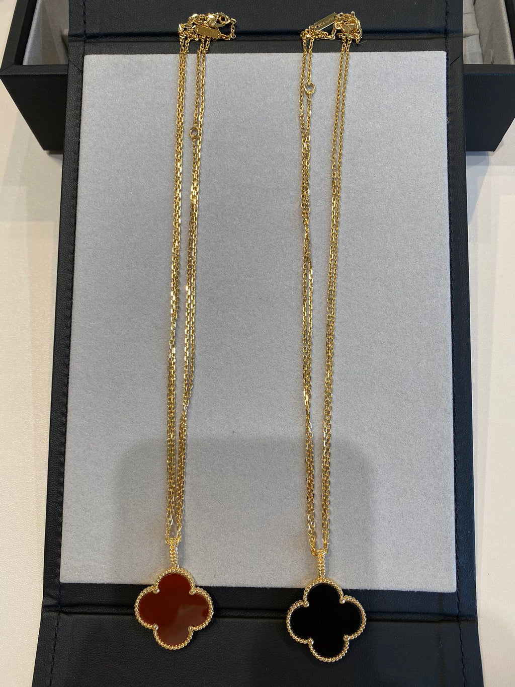 ??MIRA?¡¥CLOVER 25MM NECKLACE GOLD CARNELIAN
