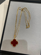 ??MIRA?¡¥CLOVER 25MM NECKLACE GOLD CARNELIAN