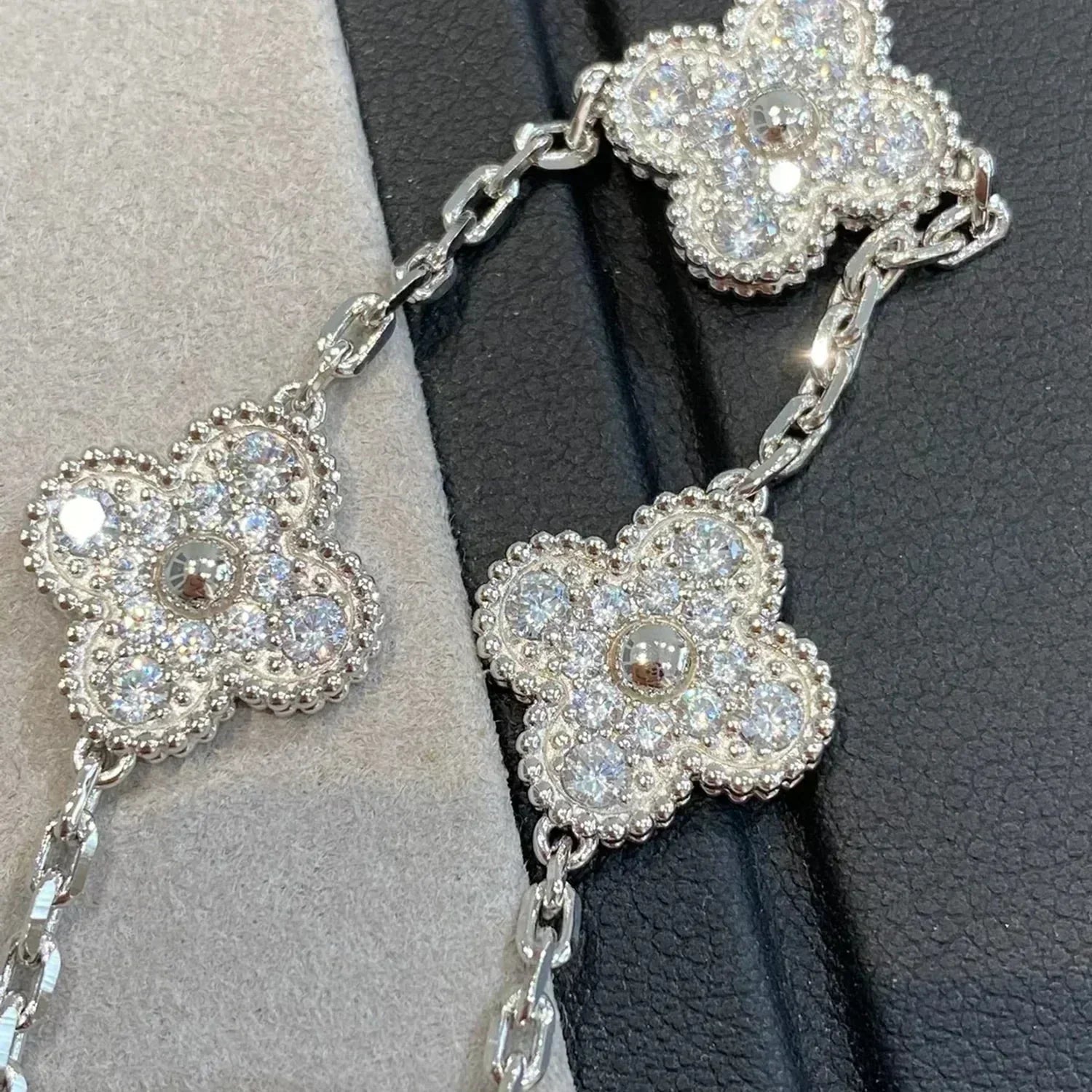 [MIRA] New  CLOVER 5 MOTIF FULL DIAMOND BRACELET COLLECTION