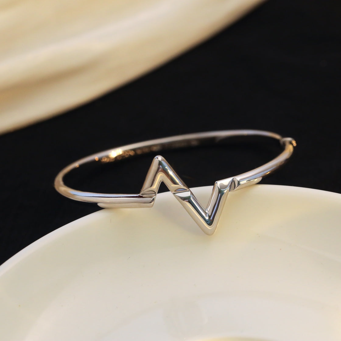 ??MIRA?¡¥VOLTE UPSITE DOWN BRACELET