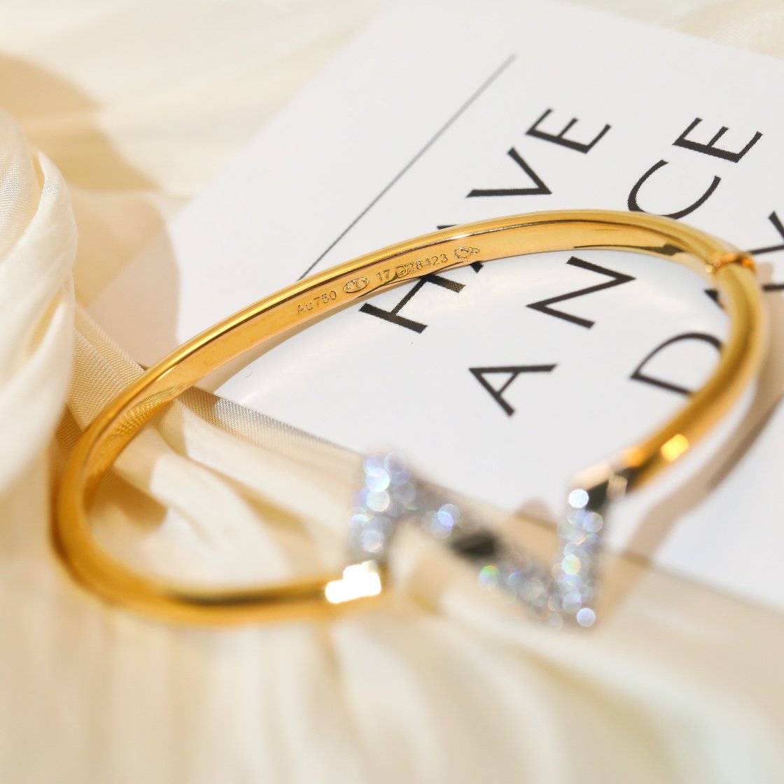 ??MIRA?¡¥VOLTE UPSITE DOWN GOLD DIAMOND BRACELET