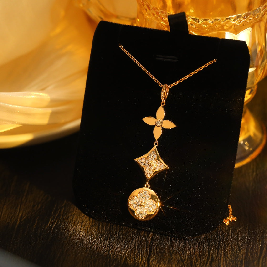 ??MIRA?¡¥STAR AND SUN DIAMOND PINK GOLD NECKLACE