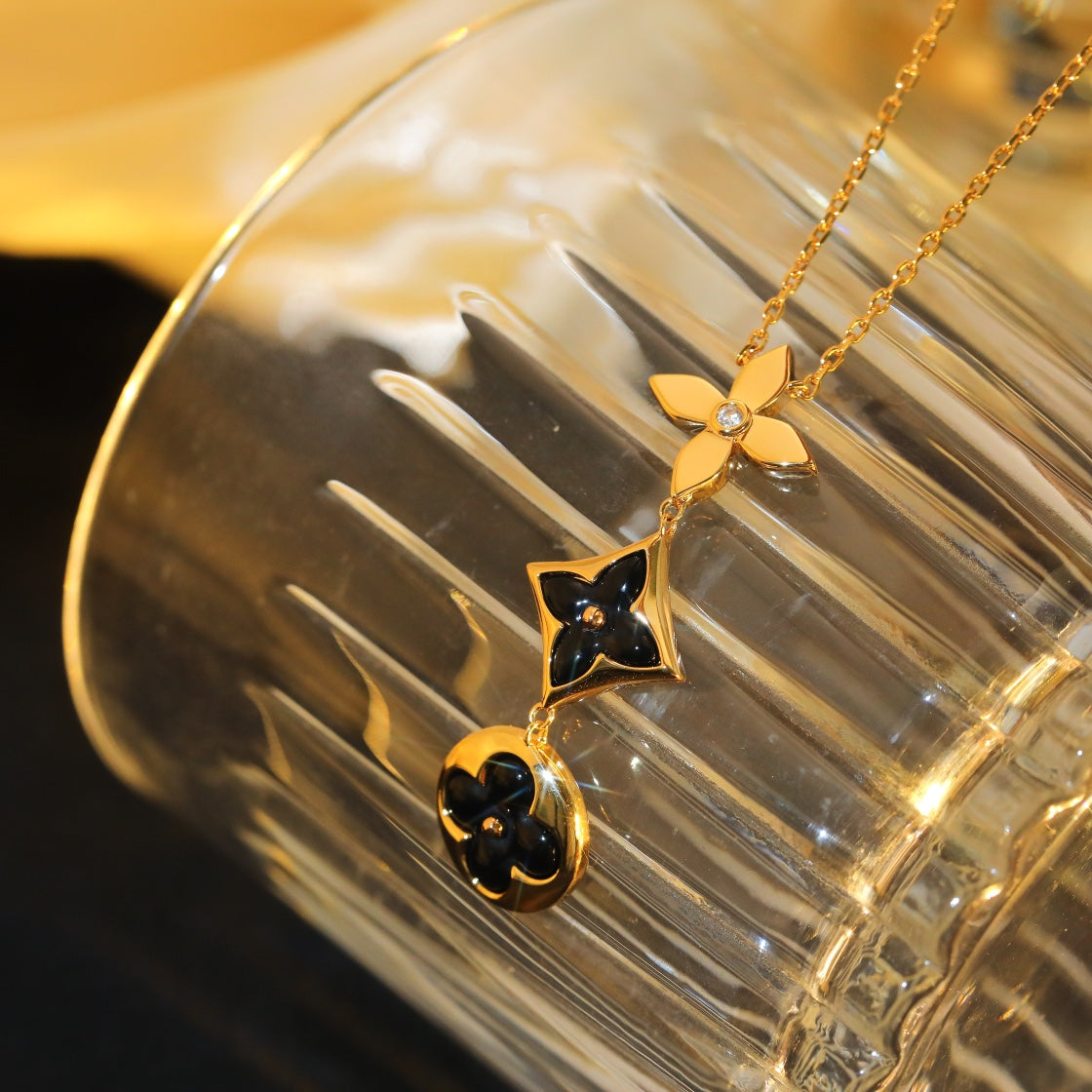 ??MIRA?¡¥STAR AND SUN ONYX PINK GOLD NECKLACE