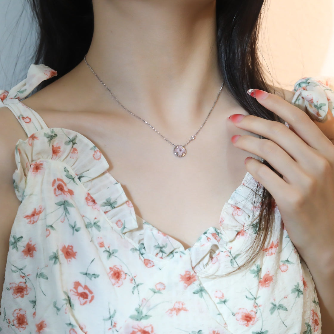 ??MIRA?¡¥SUN PEDANT PINK GOLD 1 DIAMOND NECKLACE
