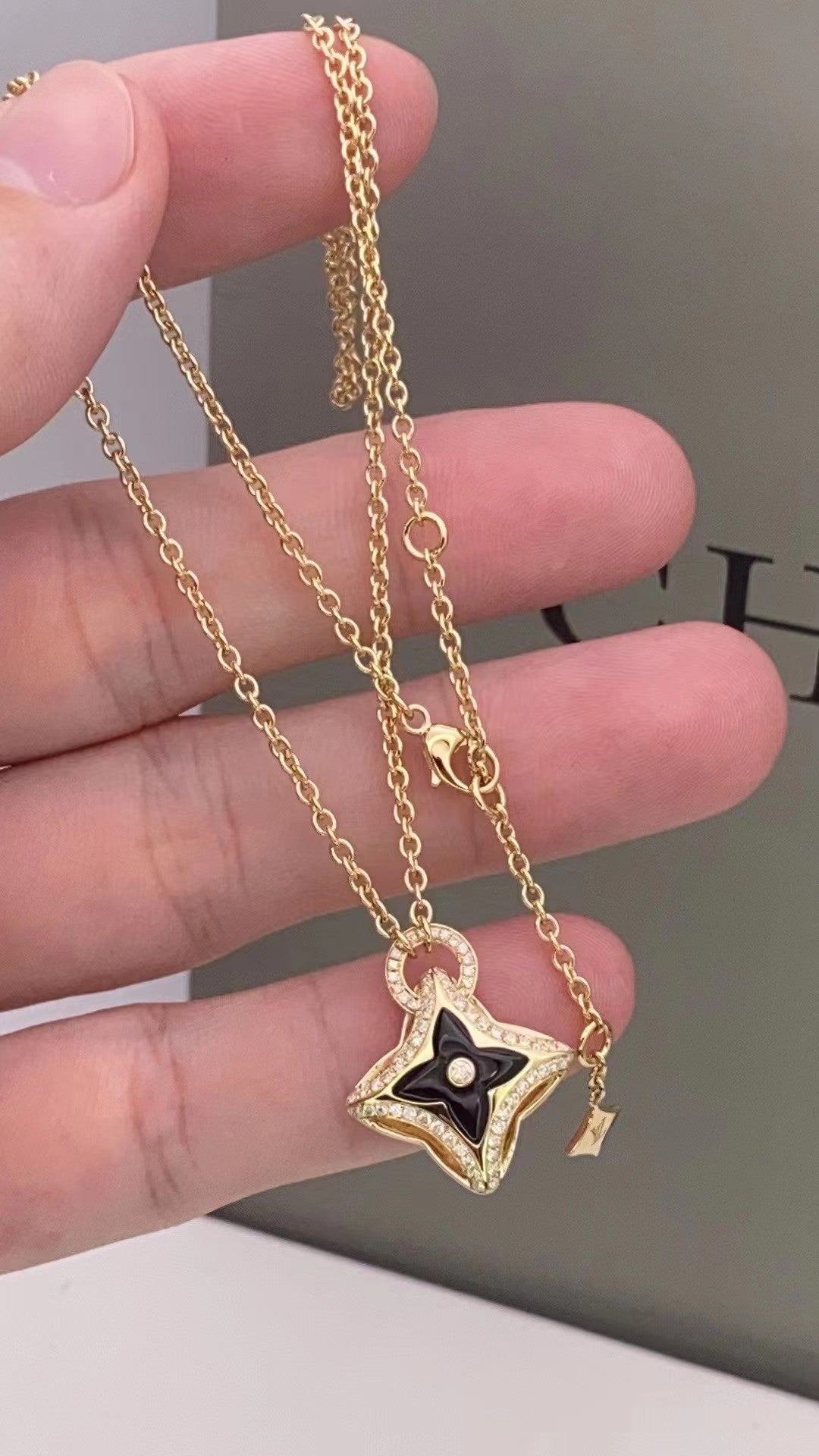 ??MIRA?¡¥STAR PEDANT PINK GOLD DIAMOND NECKLACE