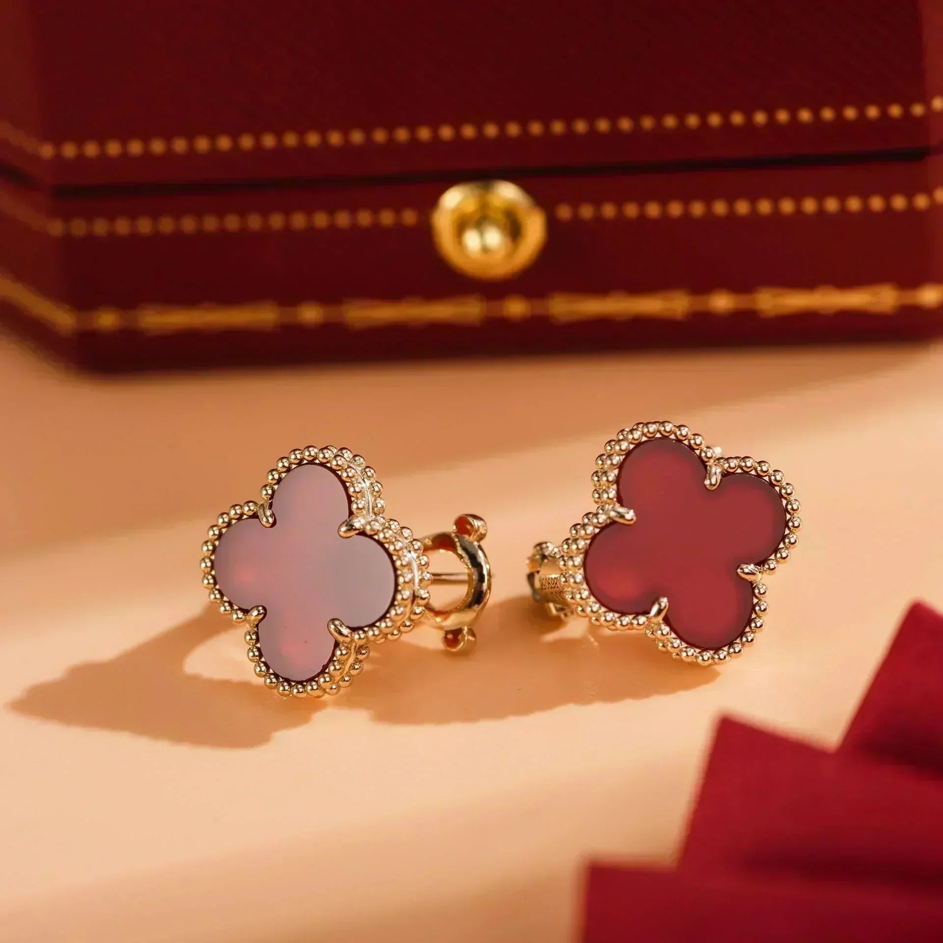 ??MIRA?¡¥CLOVER MEDIUM 1 MOTIFS CARNELIAN  EARRINGS