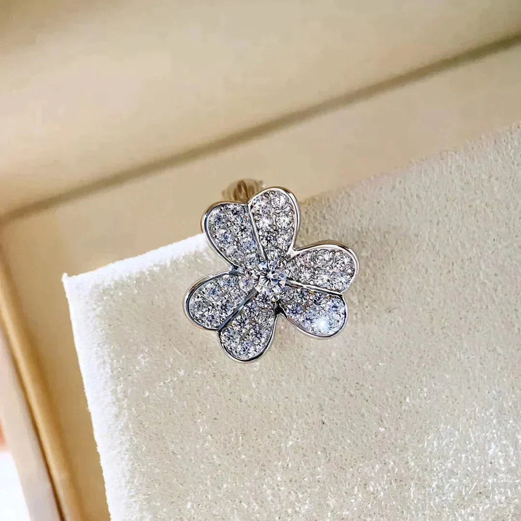??MIRA?¡¥CLOVER COMOS DIAMOND EARRINGS SILVER