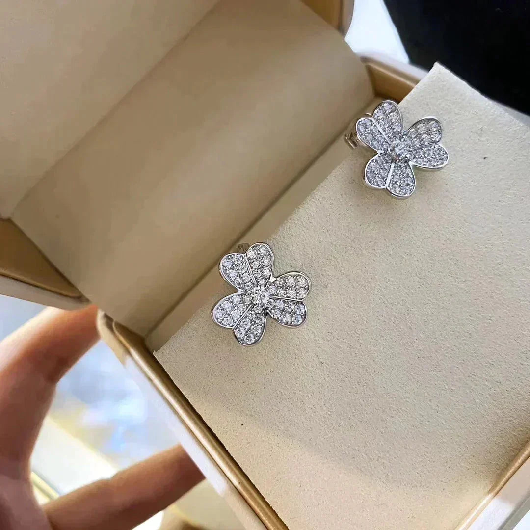 ??MIRA?¡¥CLOVER COMOS DIAMOND EARRINGS SILVER